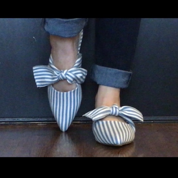 Last pair! Striped Bow Mule in White and Blue - Picture 4 of 8